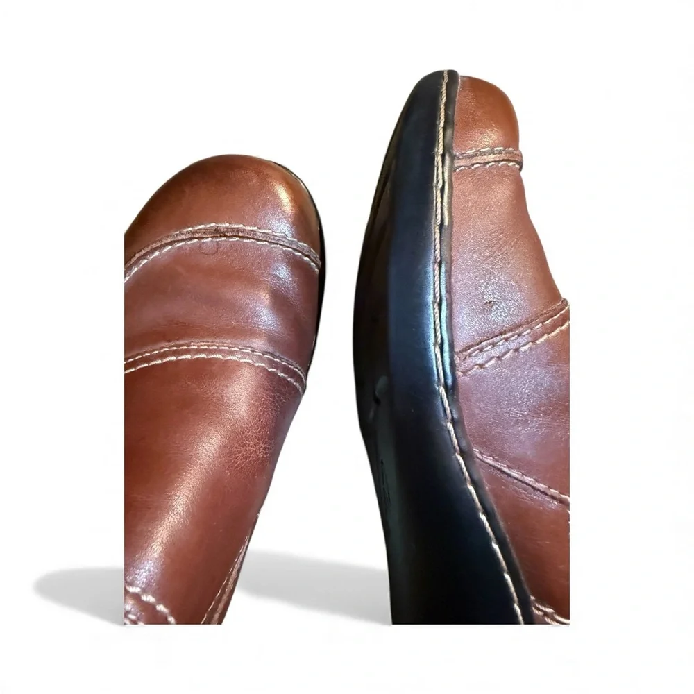 CLARKS Brown Leather Women’s Slip-On Shoes - US Size 8 M - EUC